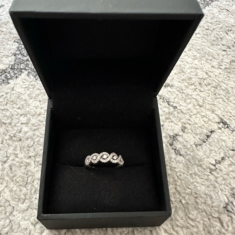 Kay’s anniversary band 1/3 ct 14k white gold. Size 7 excellent condition!